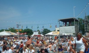 summerfest-crowd